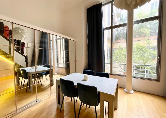 Design And Artistic Loft Marais Apartment